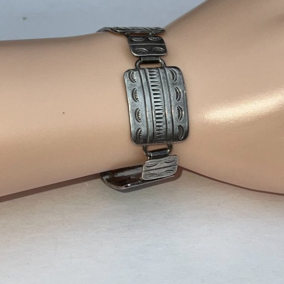 Vintage JP Sterling Silver Marquise Repousse Panel Link Bracelet 7" L, 30 Grams - Picture 4 of 15